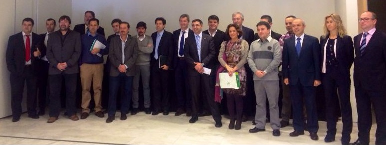 Participantes en el desayuno de responsables de TI de las grandes organizaciones asturianas, en el marco de la III Semana de Impulso TIC 2013.